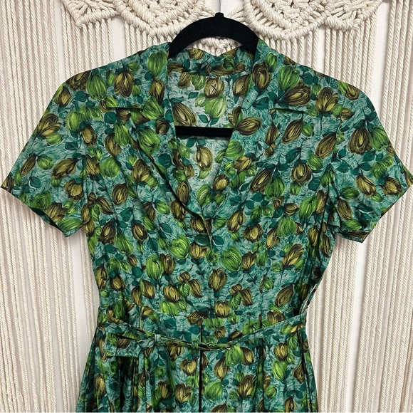 Vintage green floral dress with belt - Picture 4 of 8